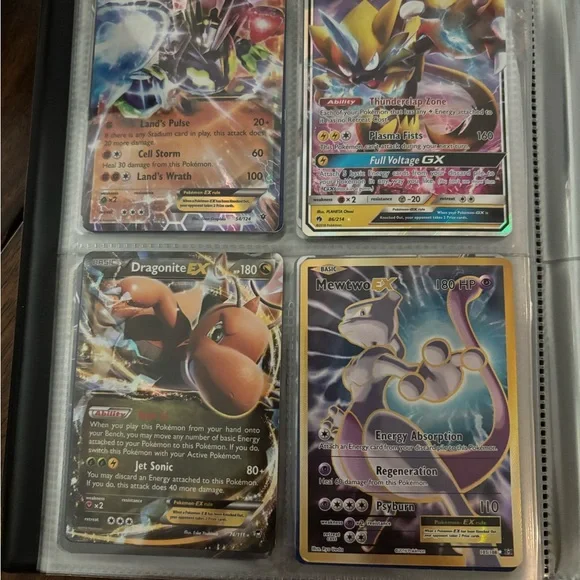 Red and White Poké Ball Binder filled with card - Picture 11 of 13